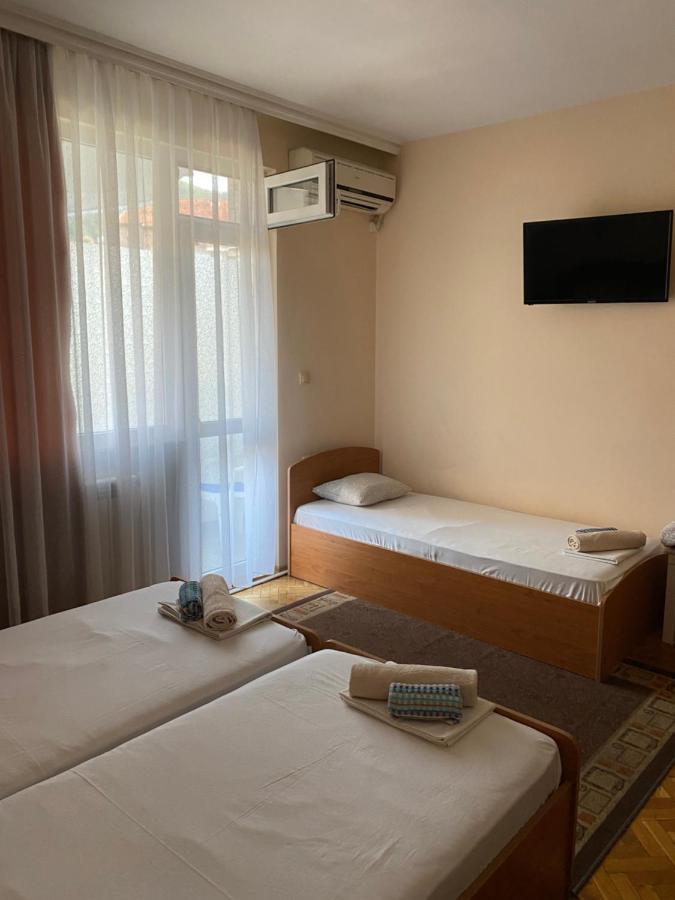 Family Hotel "May" 佩特里奇 外观 照片