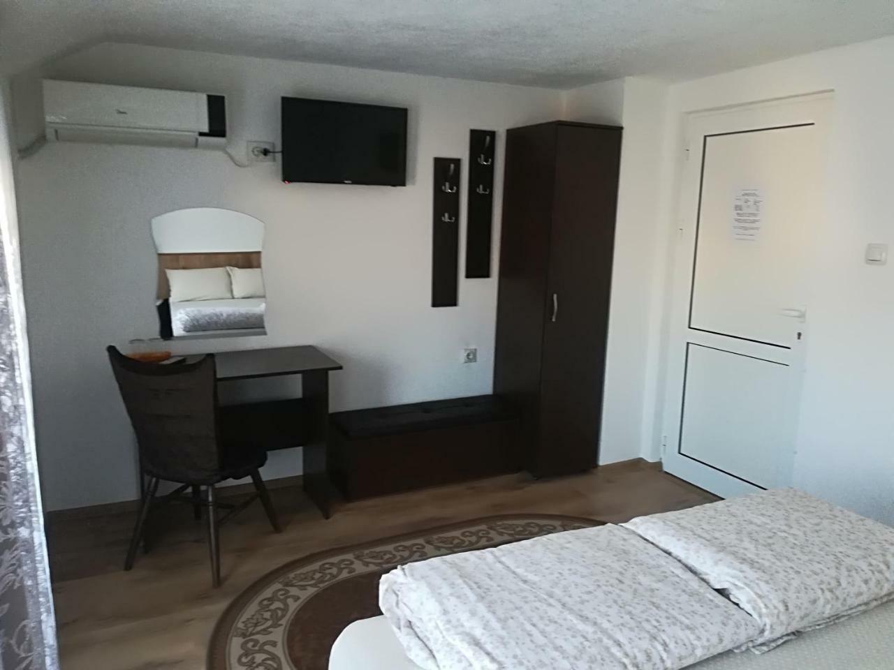 Family Hotel "May" 佩特里奇 外观 照片