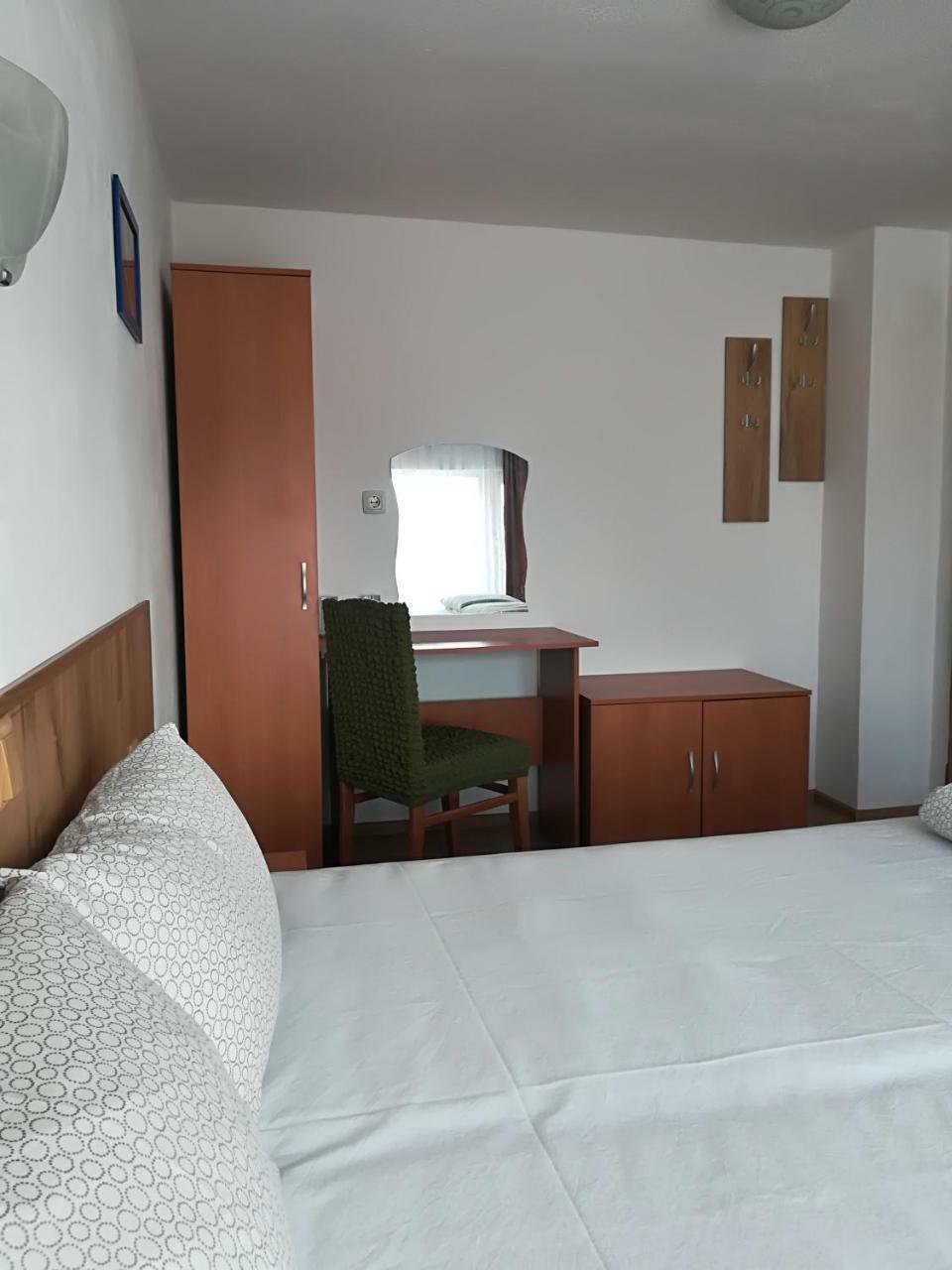 Family Hotel "May" 佩特里奇 外观 照片